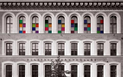 Ullstein_fassade_farbig.jpg